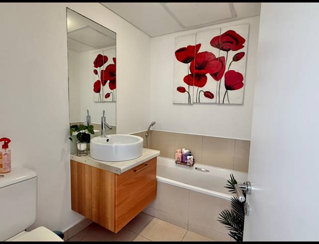 2 BEDROOM APARTMENT TO LET IN BEACHFRONT